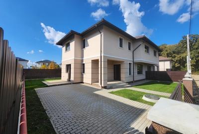Duplex cu 4 camere cu Canalizare în Miroslava - 1