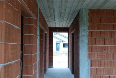 Casa in ro?u O?orhei - 2