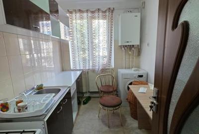 Etaj 2 - Pacurari- Petru Poni - 2 camere- liber- 78000 euro