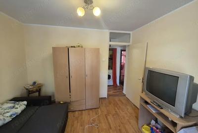 Apartament cu 3 camere decomandat în Micro IV - 4