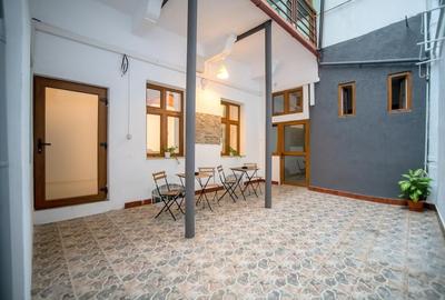 Casă individuală cu 15 camere cu Teren 200 Mp în Traian - 1