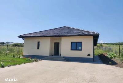 Casă cu 4 camere cu Teren 800 Mp în Baciu