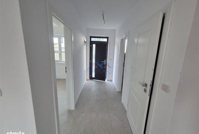 Casă cu 4 camere în Cetate