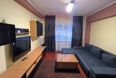 Apartament cu 2 camere decomandat, mobilat în Micro 21