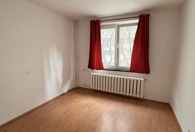 Apartament cu 3 camere semidecomandat în Iancului