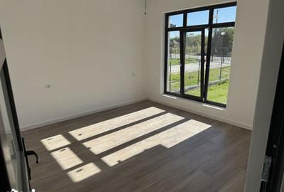 Casă cu 3 camere cu Teren 600 Mp în Central - 2