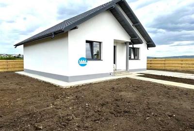 Casa 3 cam,  2 bai, canalizare, 400 teren, Ciurbesti, Miroslava - 2