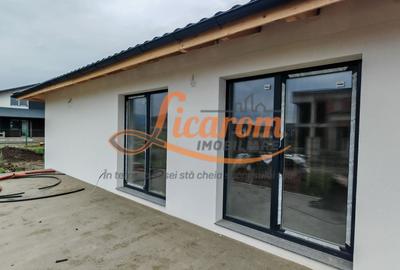 Casă individuală cu 4 camere cu Canalizare în Cristian - 2