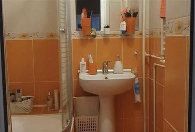 Apartament cu 4 camere semidecomandat, mobilat în Olteniței