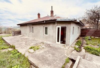 Vand casa batraneasca tip duplex in Valea Lupului