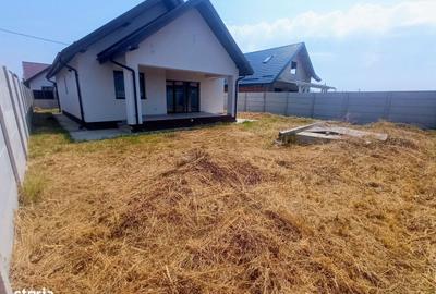 Casă cu 4 camere cu Teren 458 Mp în Domnești