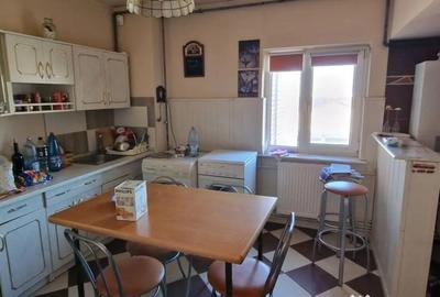 Apartament cu 4 camere decomandat în Poarta 6 - 5
