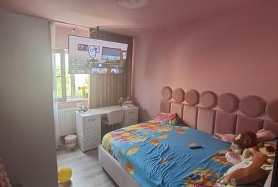 Apartament cu 3 camere decomandat în Lacu - 3