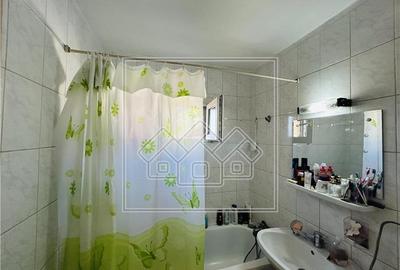 Ap decomandat, 3 camere, 2 balcoane si pivnita - V. Aaron - 17