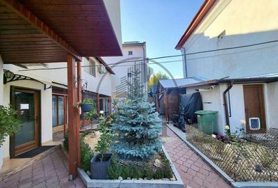 Casă cu 10 camere cu Teren 597 Mp în Central - 15