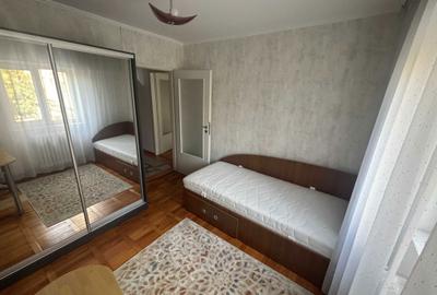 Apartament cu 3 camere decomandat în Podu Roș - 1