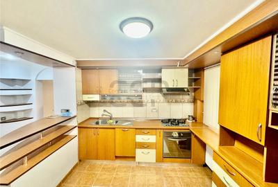 Apartament cu 3 camere decomandat, mobilat în Nerva Traian