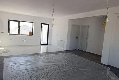 Casă cu 3 camere în Berceni