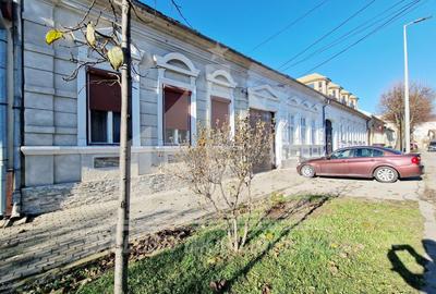 Casă individuală cu 5 camere cu Canalizare în Ultracentral - 1