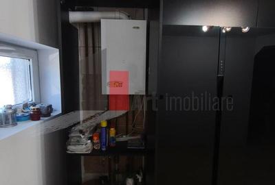 Casă cu 4 camere cu Canalizare în Giulești