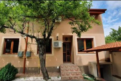 Casă cu 3 camere în Central - 2