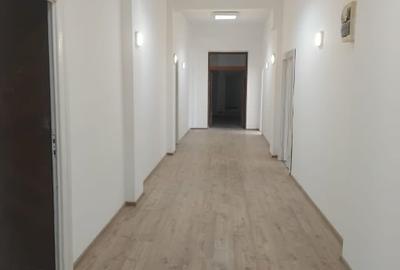 Birou, de 13 mp, în Universitate - 2