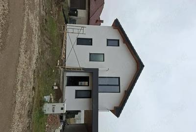 Casă cu 3 camere cu Teren 444 Mp în Central - 8