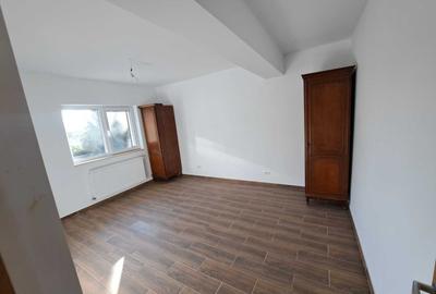 Apartament cu 3 camere semidecomandat în Cățelu - 3