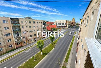Apartament cu 4 camere decomandat în Central - 1