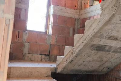 Casă cu 4 camere cu Teren 1006 Mp în Lovrin - 1