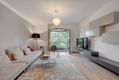 Apartament cu 3 camere semidecomandat, mobilat în Universitate