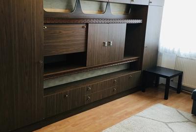 Inchiriez Apartament cu 3 cam in Nufarul - 1