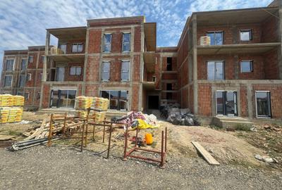 Apartament cu 2 camere semidecomandat în Moșnița Nouă