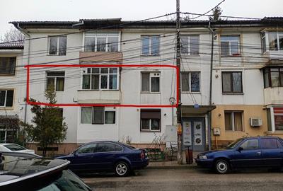 Apartament cu 3 camere semidecomandat în Central - 1