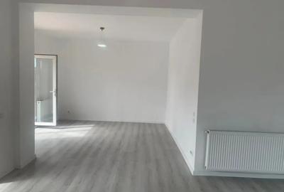 Casă cu 5 camere cu Teren 395 Mp în Malu Mare - 2