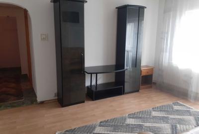 Apartament cu 3 camere semidecomandat în Central - 2