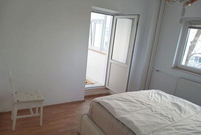 Apartament cu 3 camere semidecomandat în Drumul Taberei