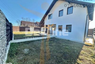 Casă cu 4 camere decomandat în Valea - 12