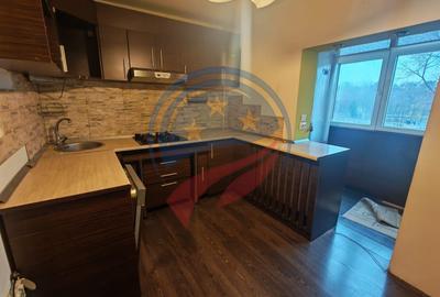 Apartament cu 3 camere decomandat în 1 Mai - 2