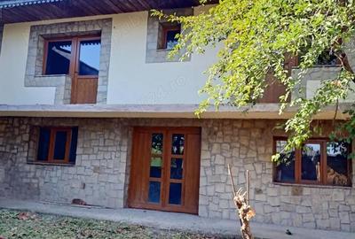 Casă cu Teren 308 Mp în Central