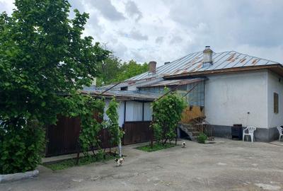Casă cu 4 camere în Central - 2