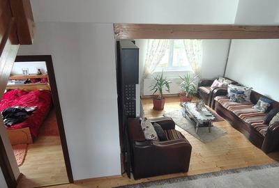 Casă cu 5 camere cu Teren 425 Mp în Sadu