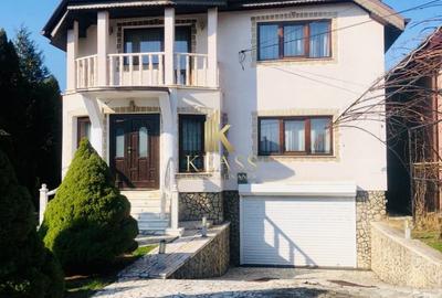 Casa spatioasa de vanzare in Roman cartier Nicolae Balcescu, 350 mp, teren 12 Casa spatioasa de vanzare in Roman cartier Nicolae Balcescu, 350 mp, teren 12 - 2