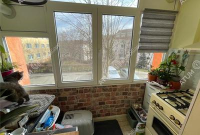 Apartament cu 3 camere decomandat, mobilat în Vasile Aaron - 2