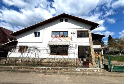Casă cu 8 camere cu Canalizare în Câmpinița