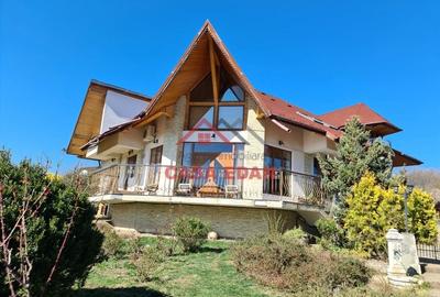 Casă individuală cu 6 camere în Central