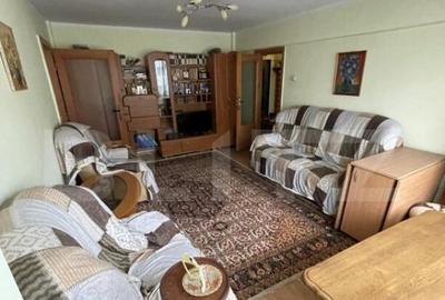 Apartament cu 4 camere semidecomandat în Central