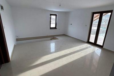 Casă cu Teren 1090 Mp în Central - 16