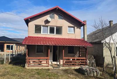 Casă cu 4 camere în Sărățel - 1