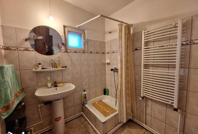Casă cu 6 camere cu Teren 1000 Mp în Frumușani